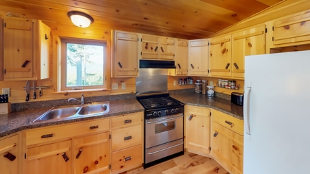Off-Grid Log Home For Sale | Elm Stream, Maine - image 27