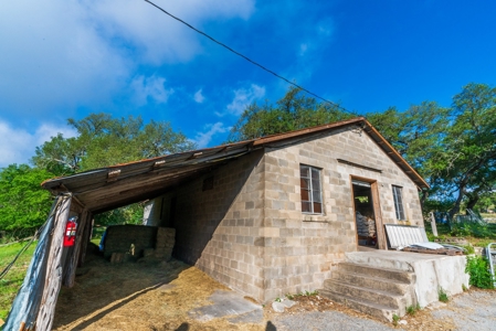 Historic Commercial Property For Sale - Bergheim - 7.72 AC - image 46