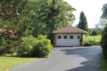 Beautiful 1.5 Story Main Street House near Downtown For Sale - image 10