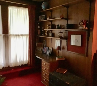 Beautiful 1.5 Story Main Street House near Downtown For Sale - image 30