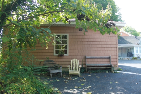 Beautiful 1.5 Story Main Street House near Downtown For Sale - image 12