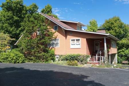 Beautiful 1.5 Story Main Street House near Downtown For Sale - image 9