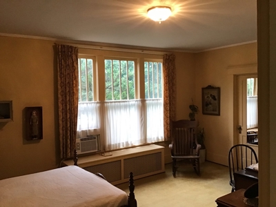 Beautiful 1.5 Story Main Street House near Downtown For Sale - image 15