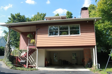 Beautiful 1.5 Story Main Street House near Downtown For Sale - image 8
