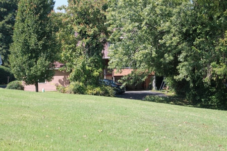 Beautiful 1.5 Story Main Street House near Downtown For Sale - image 34