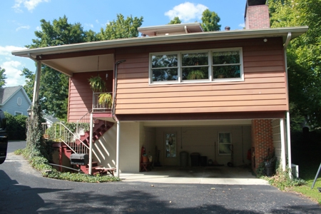 Beautiful 1.5 Story Main Street House near Downtown For Sale - image 6