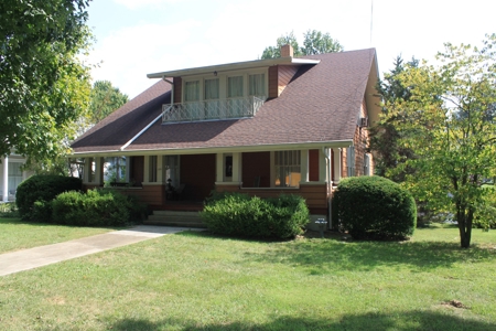 Beautiful 1.5 Story Main Street House near Downtown For Sale - image 1