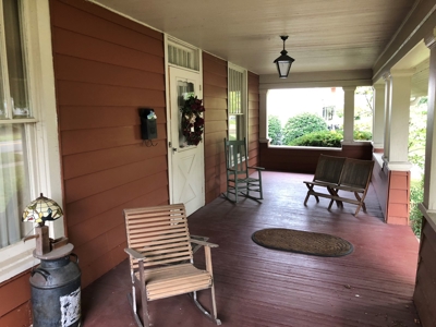 Beautiful 1.5 Story Main Street House near Downtown For Sale - image 14