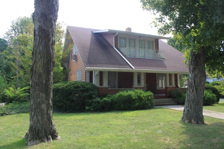 Beautiful 1.5 Story Main Street House near Downtown For Sale - image 3