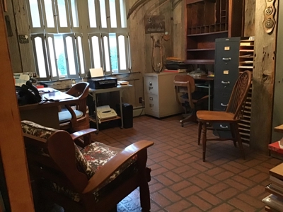 Beautiful 1.5 Story Main Street House near Downtown For Sale - image 20