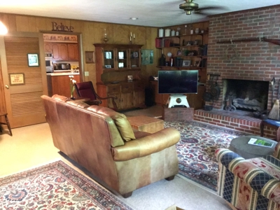 Beautiful 1.5 Story Main Street House near Downtown For Sale - image 18