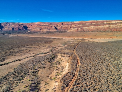 Property for sale outside Moab, Utah with mountain views - image 2