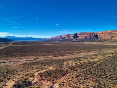 Property for sale outside Moab, Utah with mountain views - image 1