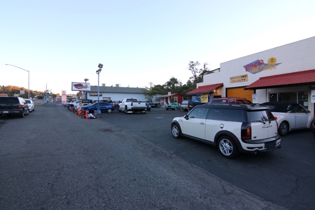 Prime Commercial Building With Hwy 49 Frontage - image 2