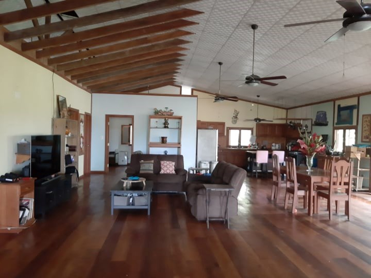 Waterfront Home, Dock + Community Pool — Discovery Bay, Isla Solarte - 11