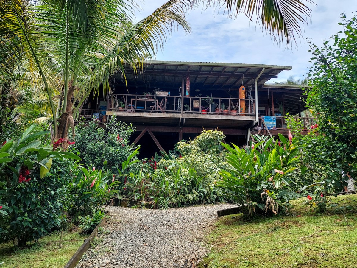 Waterfront Home, Dock + Community Pool — Discovery Bay, Isla Solarte - 7