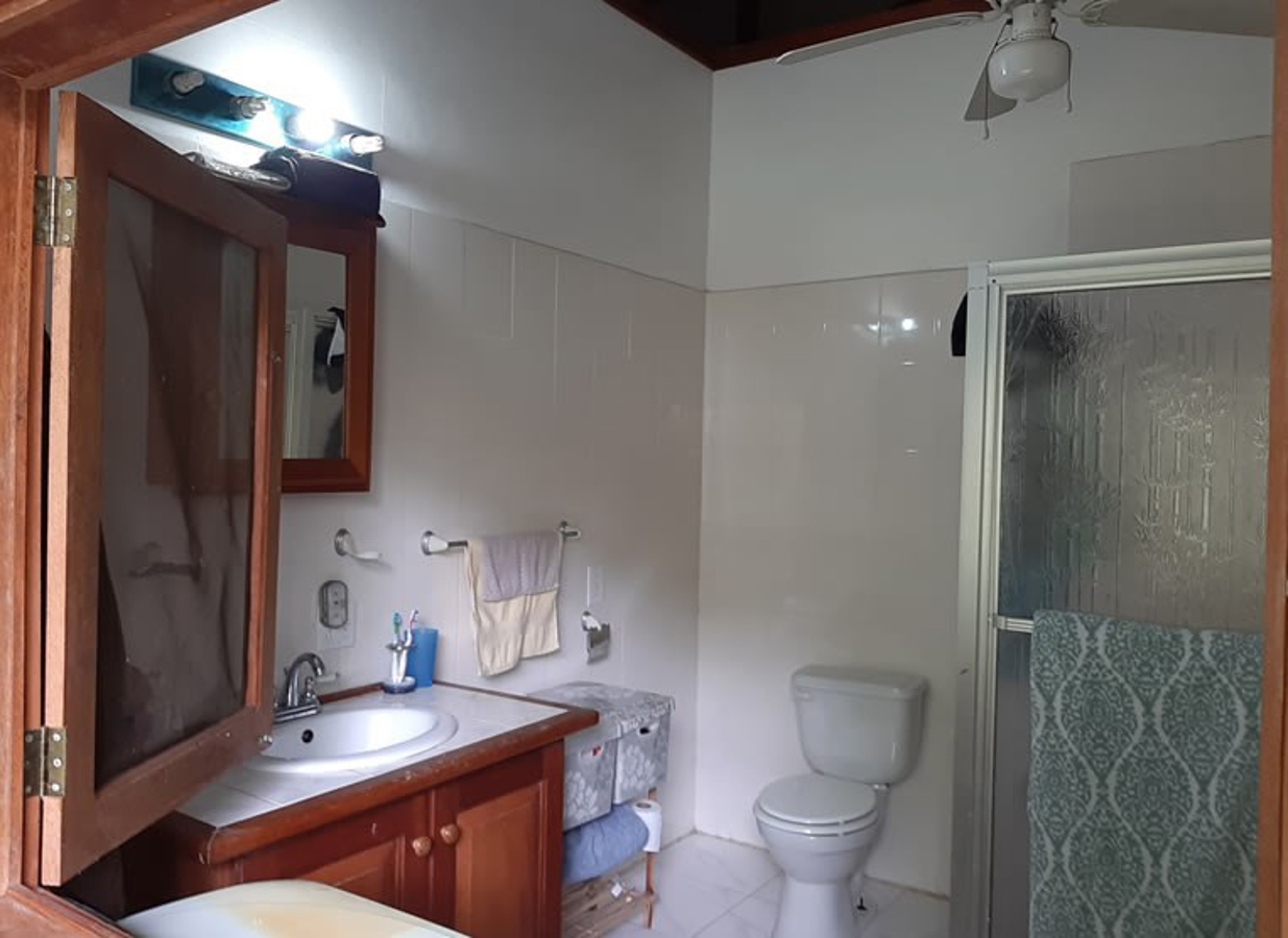 Waterfront Home, Dock + Community Pool — Discovery Bay, Isla Solarte - 20