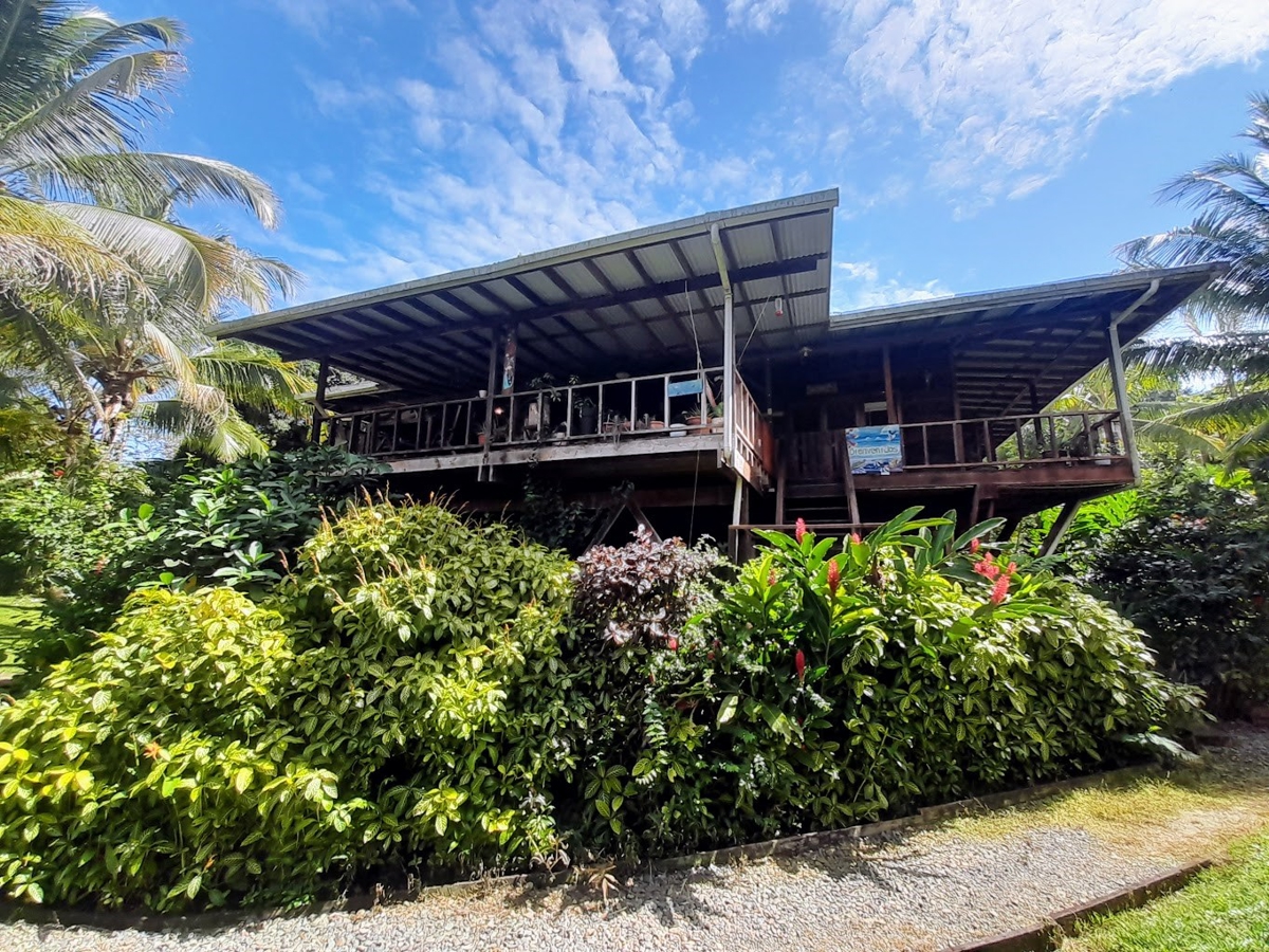 Waterfront Home, Dock + Community Pool — Discovery Bay, Isla Solarte - 2