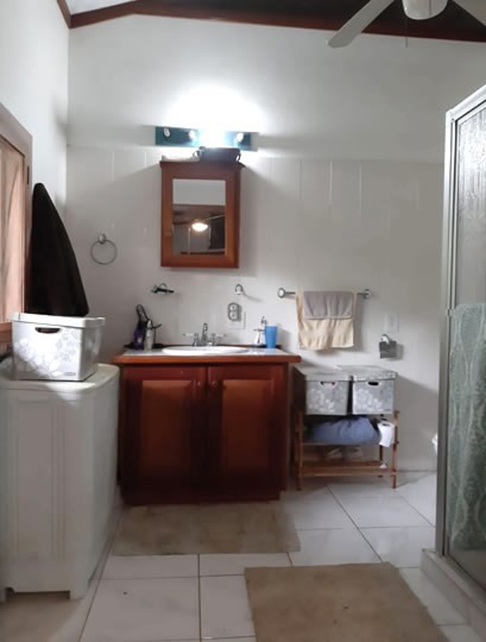 Waterfront Home, Dock + Community Pool — Discovery Bay, Isla Solarte - 17