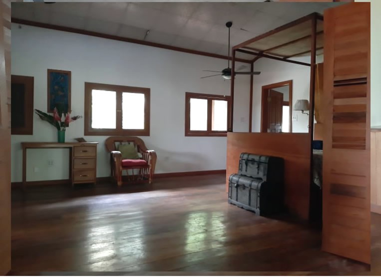Waterfront Home, Dock + Community Pool — Discovery Bay, Isla Solarte - 12