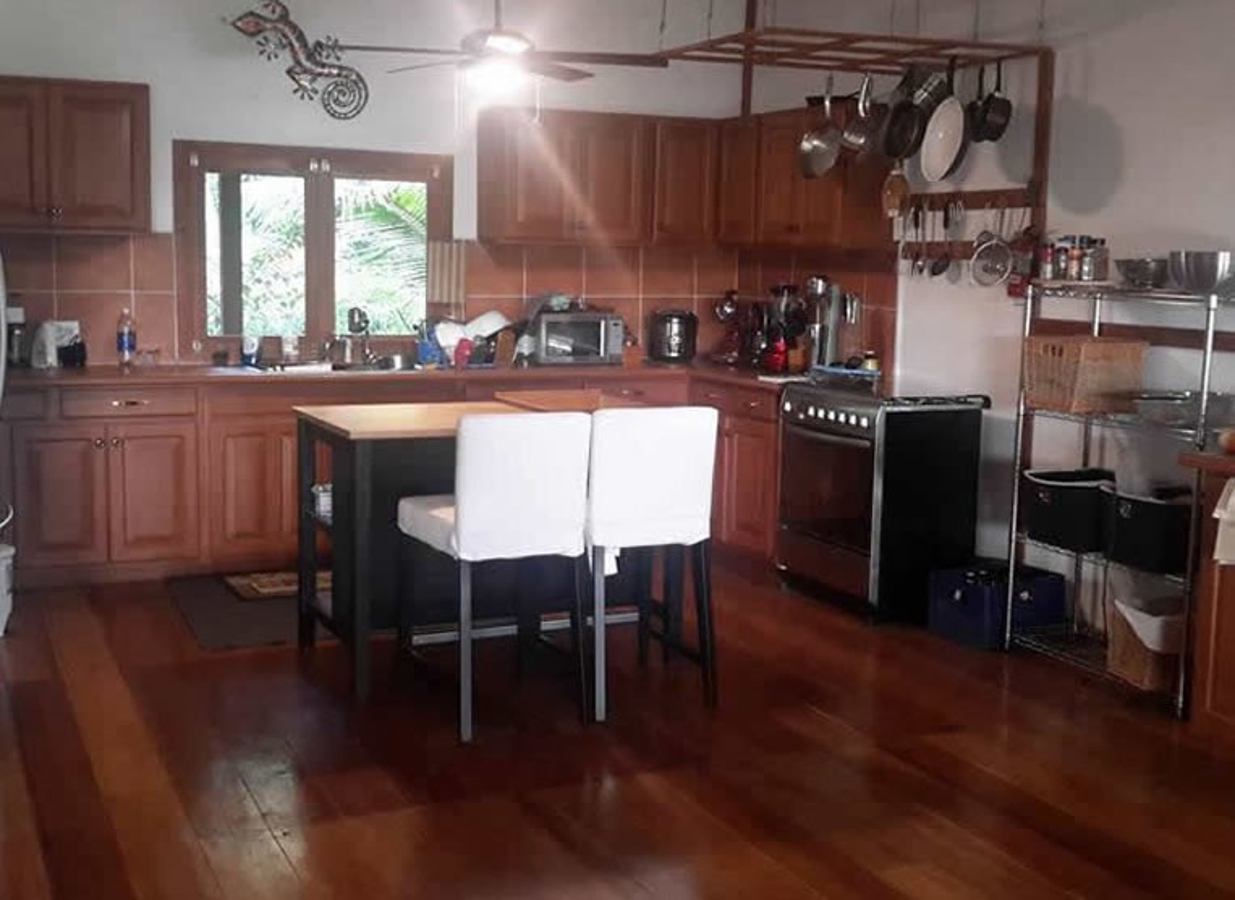 Waterfront Home, Dock + Community Pool — Discovery Bay, Isla Solarte - 14