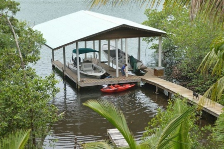 Elevated land with foundations on Isla Popa, Bocas del Toro - image 1