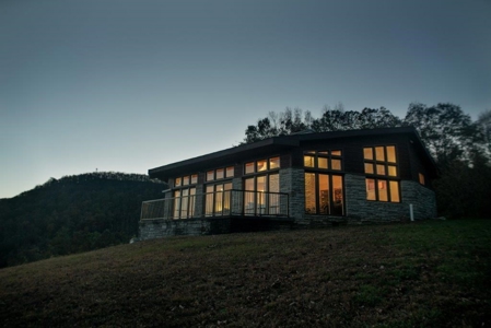 Floyd VA Home for Sale - Amazing Blue Ridge Parkway Views! - image 26