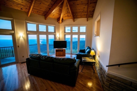 Floyd VA Home for Sale - Amazing Blue Ridge Parkway Views! - image 8
