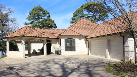 Lake Palestine Waterfront Home For Sale With Pool | East Tx - image 3