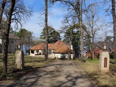 Lake Palestine Waterfront Home For Sale With Pool | East Tx - image 2