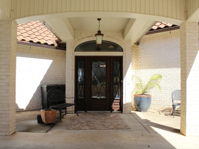 Lake Palestine Waterfront Home For Sale With Pool | East Tx - image 4