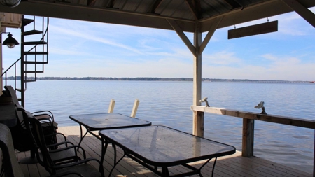 Lake Palestine Waterfront Home For Sale With Pool | East Tx - image 45
