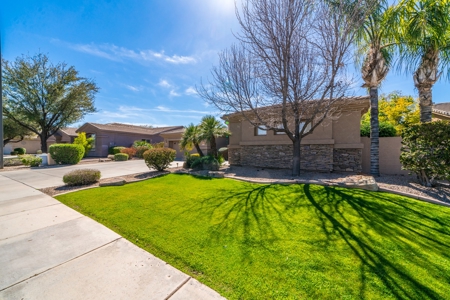 5 Bedroom Gilbert Az Home With Pool For Sale At Auction - image 2