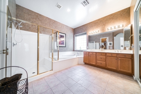 5 Bedroom Gilbert Az Home With Pool For Sale At Auction - image 7