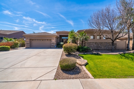 5 Bedroom Gilbert Az Home With Pool For Sale At Auction - image 1