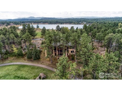 Beautiful Family Retreat On the 12th Green - image 1
