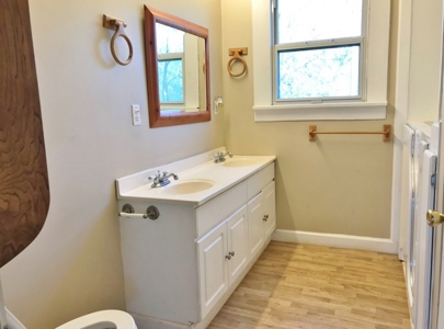3 Bed, 1.5 Bath Bungalow Near Town, 2 Shops, Summit, MS - image 9