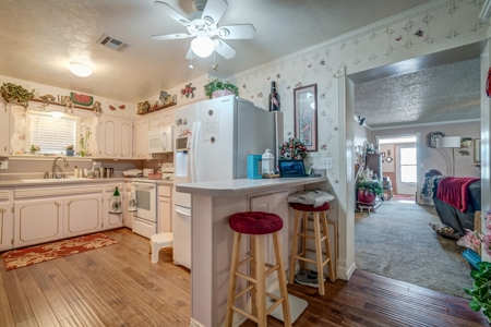 Lake Businesses and home for sale - image 37
