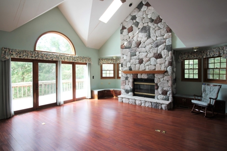 Chain O' Lakes Home & Cottage Estate For Sale Waupaca WI - image 2