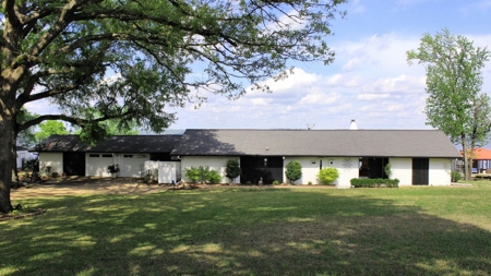 Lake Palestine Waterfront Home For Sale | Home With Pool - image 4