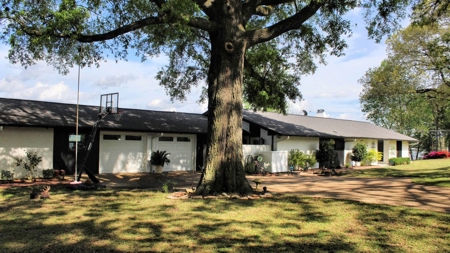 Lake Palestine Waterfront Home For Sale | Home With Pool - image 6