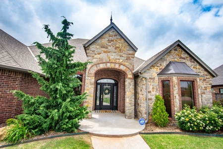 Luxury Home In Elk City With Swim Spa & Upstairs Bonus Room - image 35