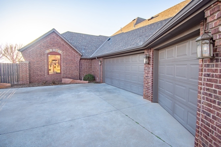 Luxury Home In Elk City With Swim Spa & Upstairs Bonus Room - image 4