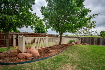 Luxury Home In Elk City With Swim Spa & Upstairs Bonus Room - image 38