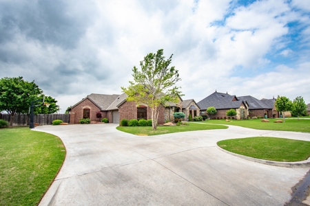 Luxury Home In Elk City With Swim Spa & Upstairs Bonus Room - image 37
