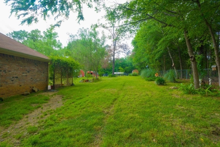 Country Home For Sale Sabine ISD 1.24 Acres with Shop - image 2