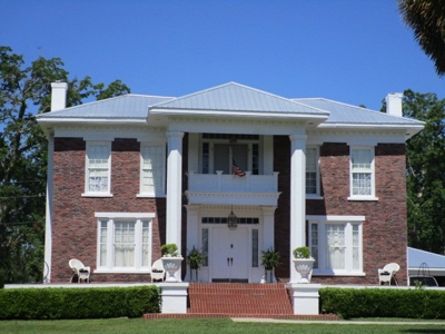 Amazing historical home in Greenwood FL on over 16 acres - image 1