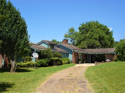 Country Lakefront Home Property For Sale Clarksville Texas - image 30