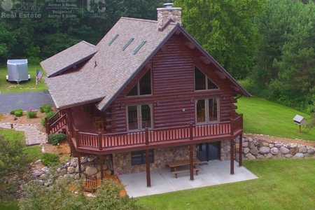 Log Home with Prime Hunting in Marquette County - image 1
