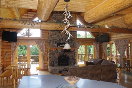 Log Home with Prime Hunting in Marquette County - image 16